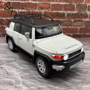 2007/2014 TOYOTA FJ Cruiser 1:24 Diecast Model - White With Box - Picture 1 of 8
