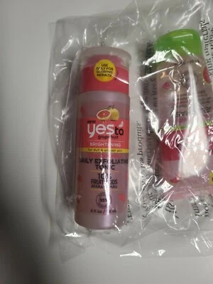 Yes To 葡萄柚提亮日常去角质 Tonic 发光提升 4 液量盎司  — 第 1/2 张图片