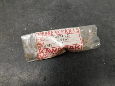 Carcasa de varilla de conexión metálica Kawasaki KZ 650 750 NOS 13034-051 2330   Foto 1 de 4