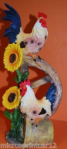 Rooster on a Wagon Wheel - Picture 1 of 4