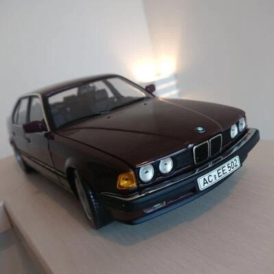 MINICHAMPS 1/18 BMW 730i 1987 7 Series - Image 1 of 4