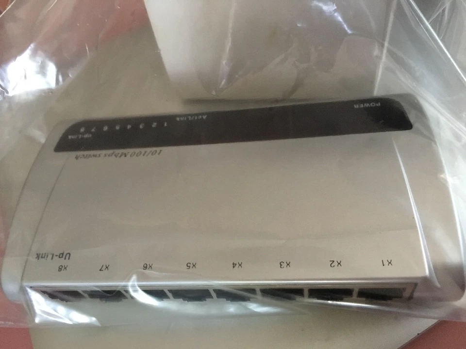 hual800s1 up link connector router 100 Mbps Switch  - Image 1 of 4