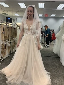 wedding dress - Picture 1 of 9