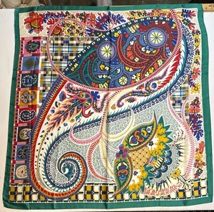 Green "Silk Feel" Scarf 36x34 Unusual Pattern- New! - Bild 1 von 8