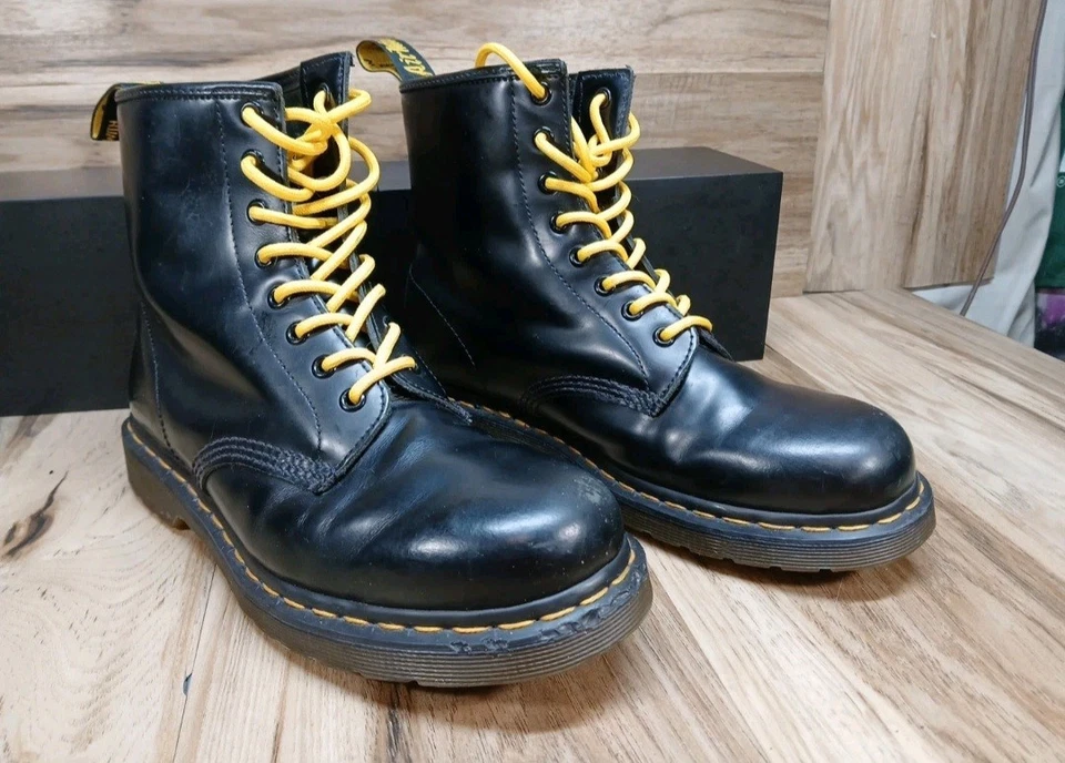 DOC MARTENS Negro con Cordones Amarillos Cuero Mujer Talla 9 Hombre Talla 8 1460 Air Wair Foto 1 de 4