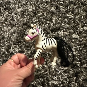 VINTAGE 1993 LITTLEST PET SHOP ZOO BABY ZEBRA WHITE + BLACK KENNER LEG KICKS TOY - Picture 1 of 10