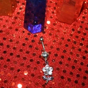 Flower Crystal Belly Ring Stainless Steel 14 Gauge - Picture 1 of 3