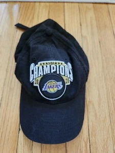 Los Angeles Lakers Hat New Era Logo 9 Twenty NBA Champions 2020 Trophy Adjust - Picture 1 of 3