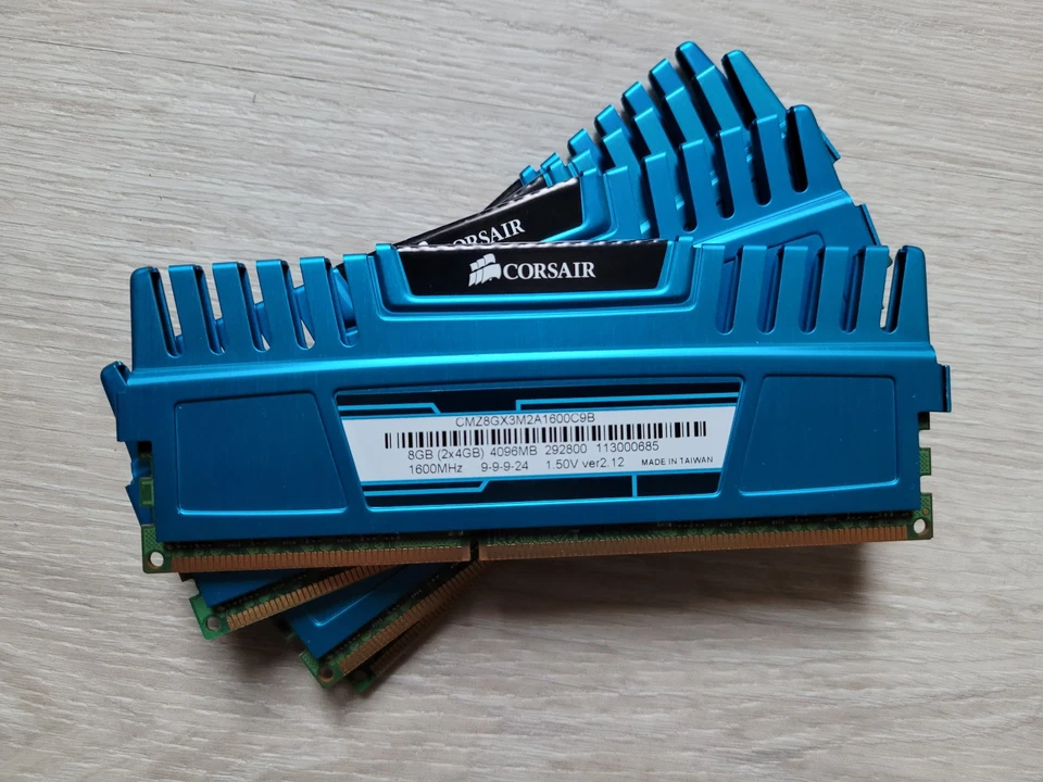 Corsair Vengeance 16GB (4x4GB) DDR3 RAM 1600Mhz CMZ8GX3M2A1600C9B - Bild 1 von 2
