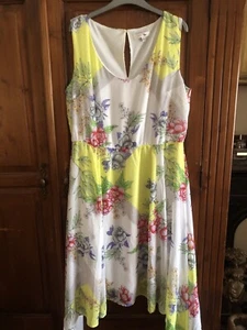Ladies Dress Size 18 BNWOT - Picture 1 of 5
