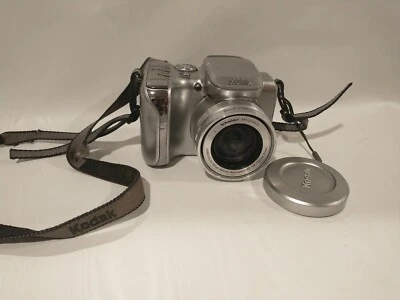 Kodak EasyShare Z612 6.1MP Digital Camera - Silver For Parts or To Fix - Image 1 of 4