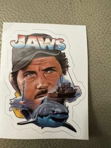 JAWS 1975 DECAL HUMOROUS, QUINT JAWS, ROBERT SHAW 6 X 8cm - Picture 1 of 2