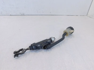 Triumph Tiger 1050 SE 2007-2012 rueda trasera freno pie cilindro maestro y tanque Foto 1 de 4