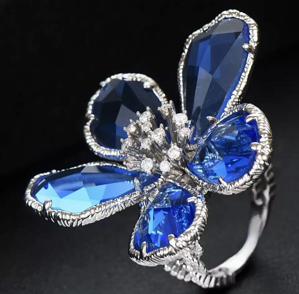 Anillo enchapado en oro blanco de 18k flor grande azul hecho con estilo de diseñador Swarovski talla 6 Foto 1 de 4