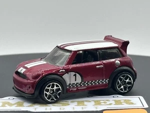 Mini Cooper S Challenge 2011 Hot Wheels rojo oscuro suelto - Imagen 1 de 8