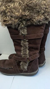 AMERICAN EAGLE Faux Suede & Fur Pom Pom Snow Boots Womens SIZE 8.5 Brown - Picture 1 of 6