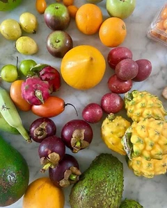 Fresh Surprise ASSORTED PREMIUM TROPICAL Fruit Box 5-7 Varieties (7-10lbs) - Picture 1 of 16