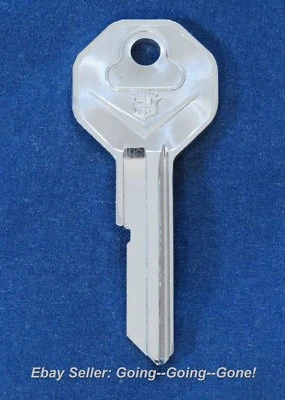 原装 BRIGGS & STRATTON 凯迪拉克钥匙插图/门带敲门 B40 — 第 1/4 张图片