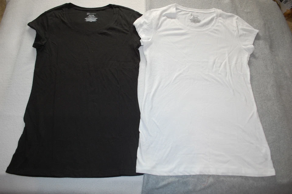 LOTE DE 2 CAMISETAS CUELLO REDONDO Junior Mujer Manga Gorra BLANCO Y NEGRO Talla L 11-13 Foto 1 de 1