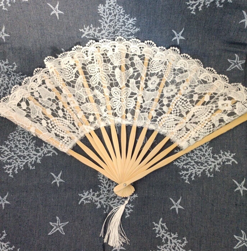 ventaglio bianco in pizzo macramè realizzato a mano disponibile diverse varianti - Immagine 1 di 1