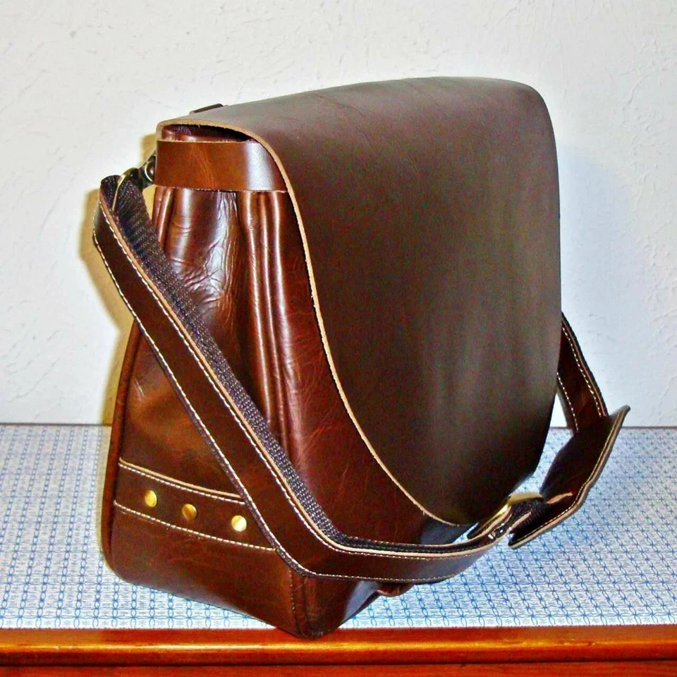 Amerileather Vintage Leather Flapover Business Brief - Dark Brown