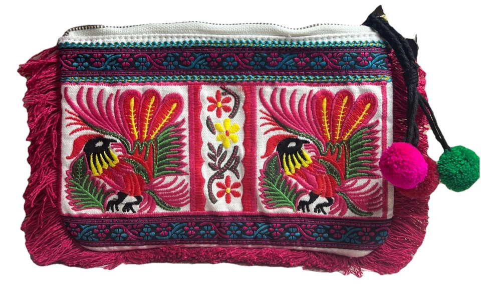 Nuevo con etiquetas edición limitada. "Bolsa de muñeca/cartera bohemia bordada con cremallera de pavo real 11"" x 7""" Foto 1 de 4