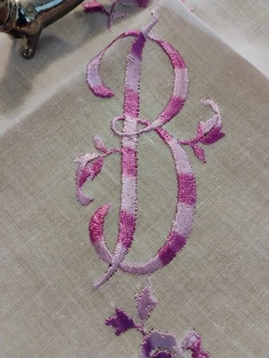 Pañuelo de algodón blanco bordado satinado púrpura monograma B en muy buen estado Foto 1 de 3