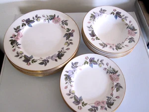 Royal WorcesteR  BONE CHINA Dinner Service Set for 6. Plates Bowls. Vintage - Picture 1 of 5