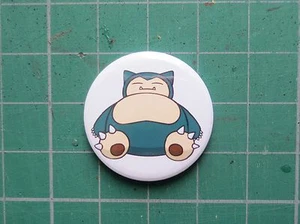 Snorlax Pokemon Badge - 25/58mm Pin Badge Pokemon Go Cute Nerd Geek Gift - Picture 1 of 2