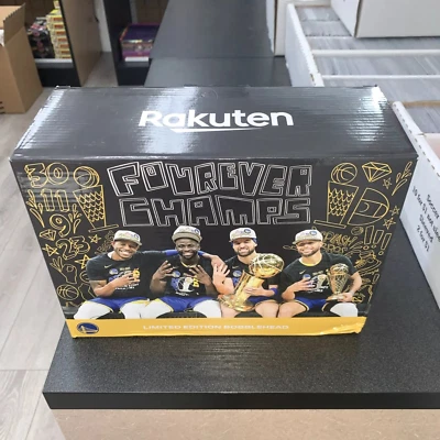 GS Warriors Fourever Champs Klay Thompson Stephen Curry Draymond Bobblehead SGA Foto 1 de 3