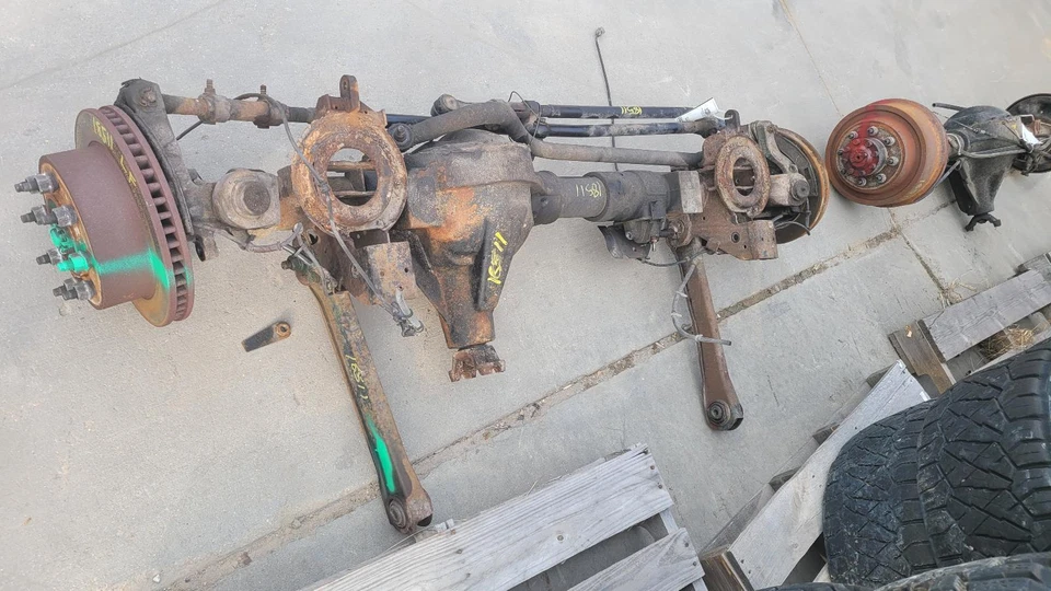 2000-2002 Dodge Ram 2500-3500 5.9L Gas Front Axle Assembly 4.10 Ratio Foto 1 de 4