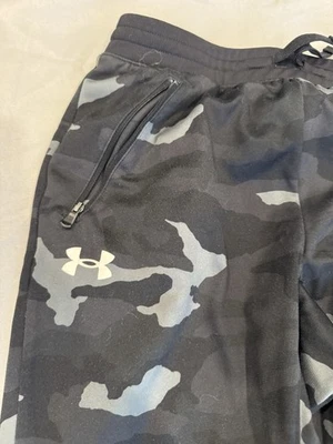 Pantalones banderines Under Armour para niño 1362479 negro gris camuflaje - talla grande Foto 1 de 4