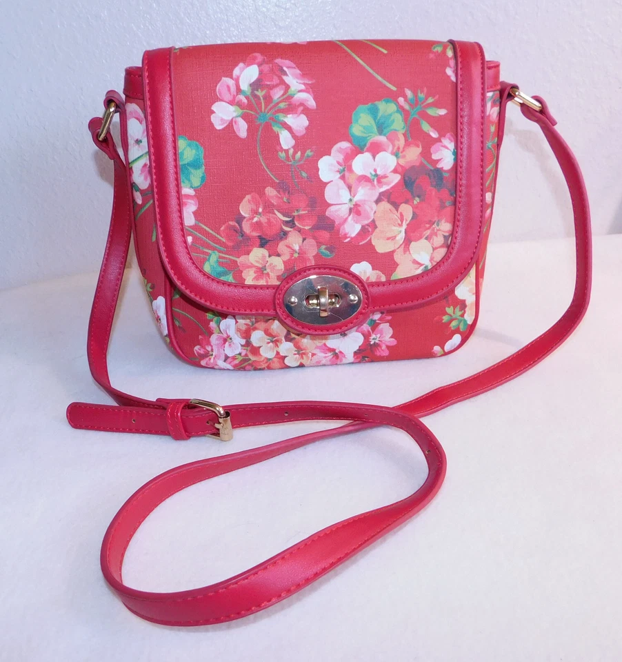 NUEVO Encantador Cartera Bandolera Charlie Rojo Floral Bloqueo Giratorio Solapa Bolsillos Internos Foto 1 de 4
