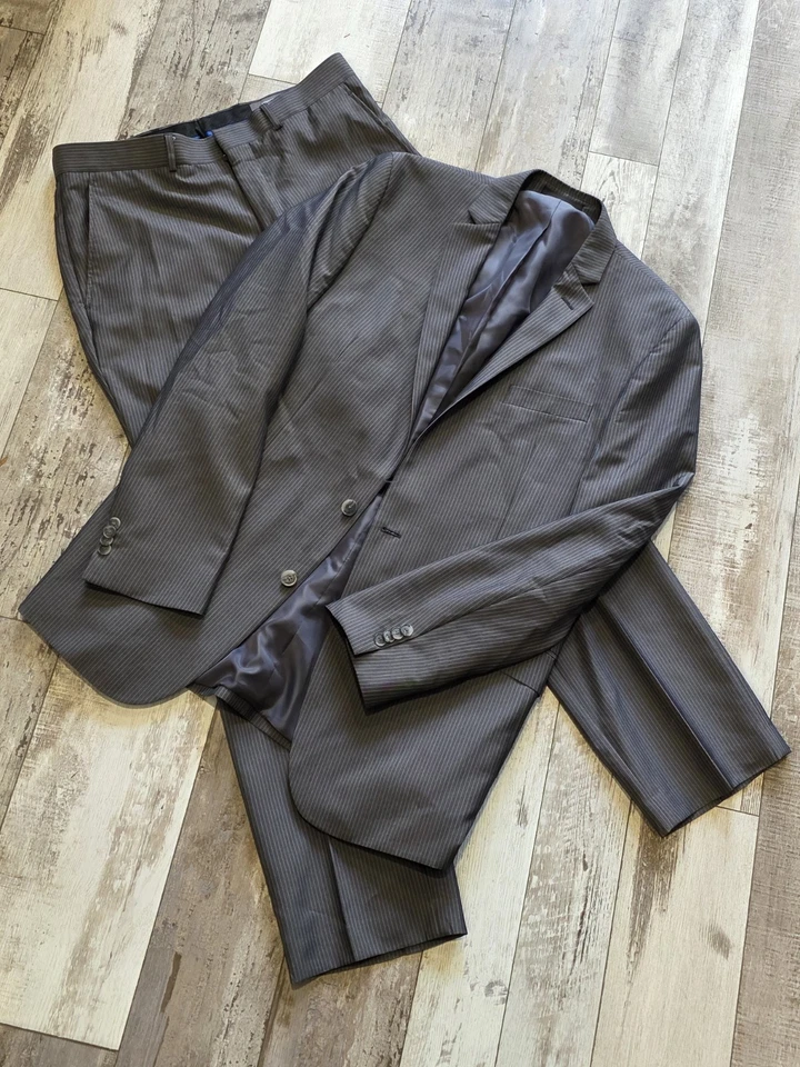 Traje de 2 piezas Kenneth Cole Reaction gris a rayas 42L para hombre 2 botones (34x32) Foto 1 de 4