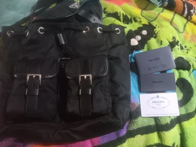 Autêntica bolsa de mão PRADA preta de náilon pequena mochila vem com cartões de autenticidade - Imagem 1 de 4