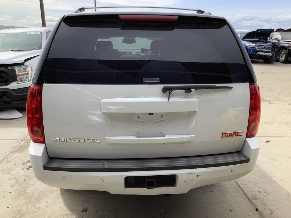 Tapa de cubierta usada se adapta a: GMC Yukon XL 1500 2014 sin opción híbrida con vidrio tinte de privacidad Foto 1 de 4