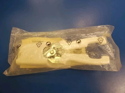 VHTF Pampered Chef White Kitchen Shears Scissors W/Wall Mount Holder NEW in Pkg - Image 1 of 3