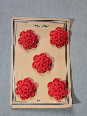 (5) Vintage Red Plastic Buttons On Card Unused NOS Wagon Wheel B/10 - Image 1 of 4