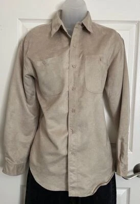 Blusa de trabajo suave de gamuza neutra con botones Foto 1 de 4