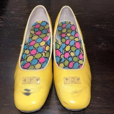 Vintage Yellow Women’s Heels With Pearl Tone Heels Size 6 - Image 1 of 4