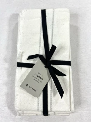 Juego de 4 servilletas de cena de algodón a rayas minimalistas blancas con borde deshilachado West Elm Foto 1 de 4