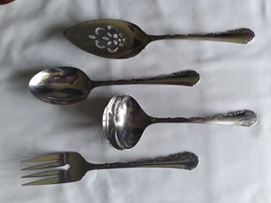 BELLE ROSE Oneida Gravy Ladle Pie Serving spoon Meat fork - Picture 1 of 5