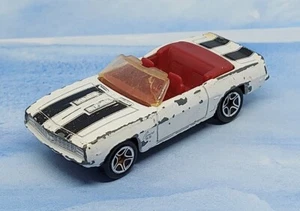 Camaro SS 396 1969 convertible Matchbox blanco con rayas negras de carreras tal como está - Imagen 1 de 6