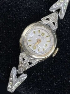 Vintage Hilton Ladies Watch with Bejeweled Flies 10K Gold Filled Case & Bracelet - Picture 1 of 13