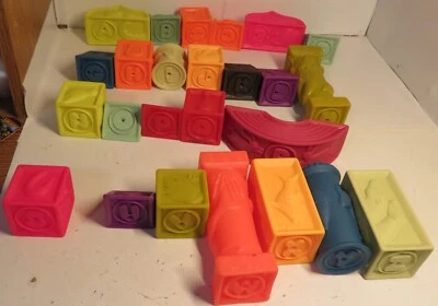 Unbranded Soft Rubber Squeeze & Stack Blocks Alphabet Animals MISSING "T" Lot - Image 1 of 4