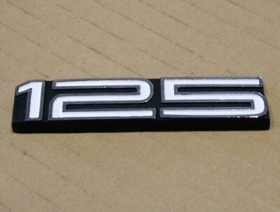 Insignia de cubierta lateral 125 para Yamaha AT3 125 1973 emblema de metal nuevo YS44 Foto 1 de 2