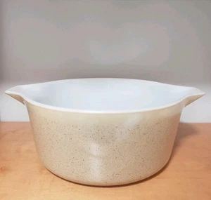 Vintage PYREX 475 Homestead Beige Tan With Brown Specks Round Casserole 2.5 QT. - Picture 1 of 7