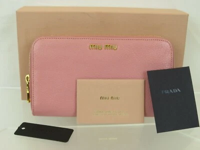 NOVO NA CAIXA MIU MIU PRADA 5M0506 PRADA COURO ROSA LOGOTIPO CONTINENTAL COM ZÍPER EM TORNO DA CARTEIRA - Imagem 1 de 4