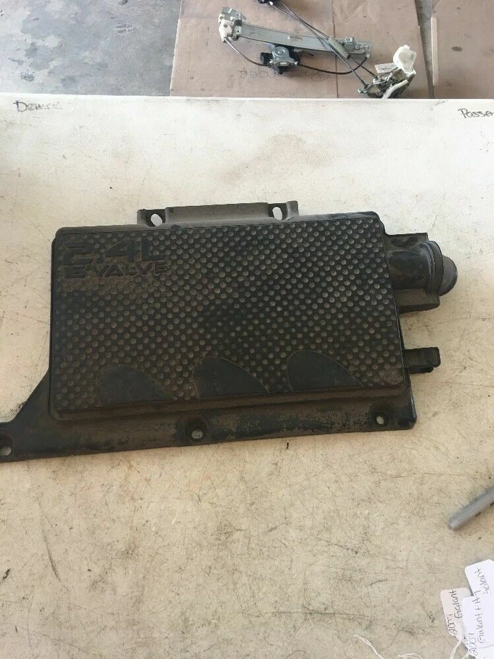 04 05 06 07 08 09 10 11 12 MITSUBISHI GALANT 2.4L ENGINE COVER OEM (2007) - Image 1 of 1