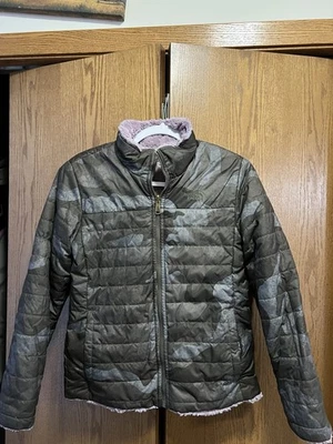 Chaqueta The North Face Niñas Grande 14/16 Reversible Mossbud Verde Camuflaje Púrpura Foto 1 de 4